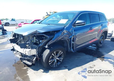 2018 Toyota Highlander Le Plus z USA, uszkodzony, nr VIN 5TDZZRFH8JS253337